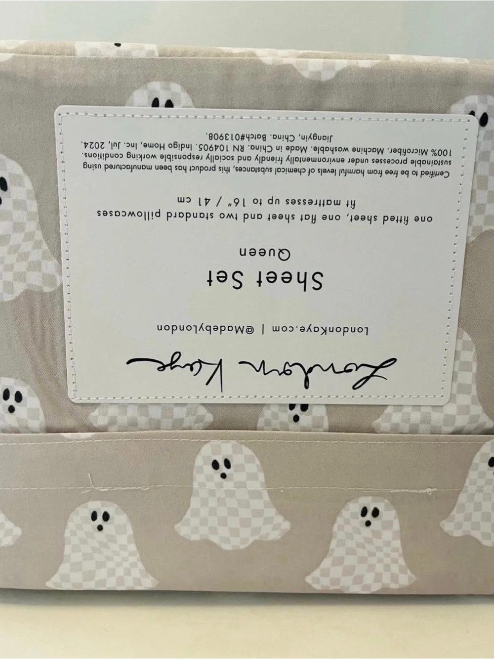 London Kaye Gray with Checkerboard Ghosts Queen Size Halloween Sheet Set